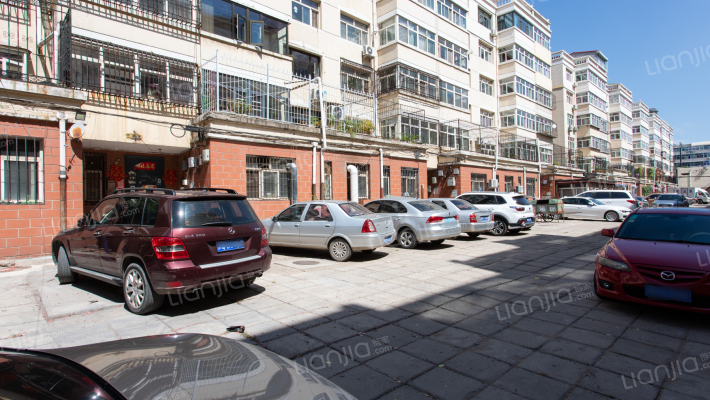 和平街小区外景图