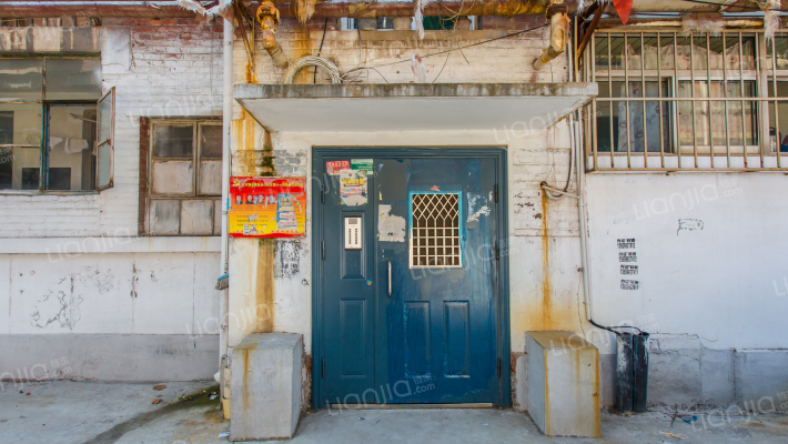 雄鹰集团宿舍楼外景图