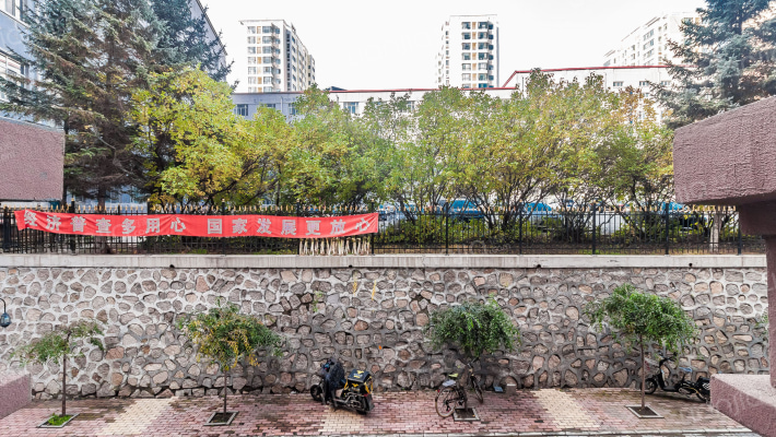 黑龙江省政法管理干部学院家属楼外景图