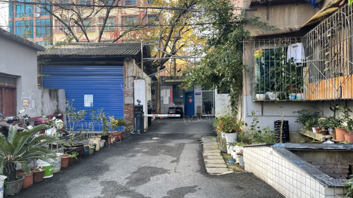 朝阳洞路50号外景图