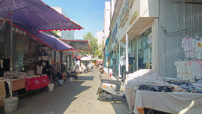 风光市场百货公司家属院外景图