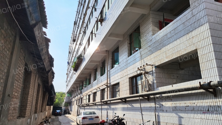 容器厂家属院外景图