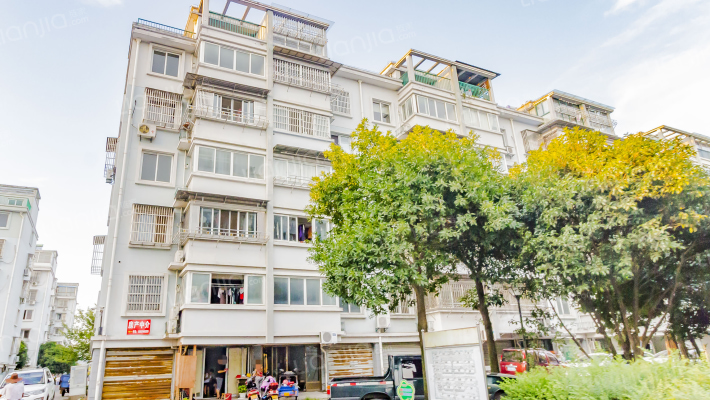 西南公寓外景图