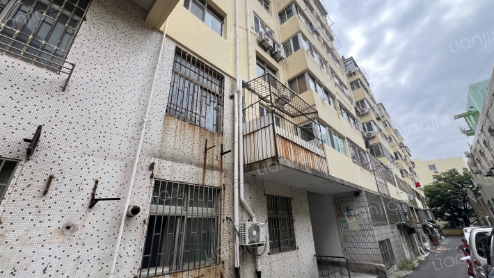 松山路小区外景图