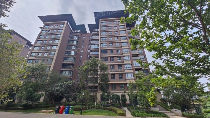 七彩云南古滇名城外景图