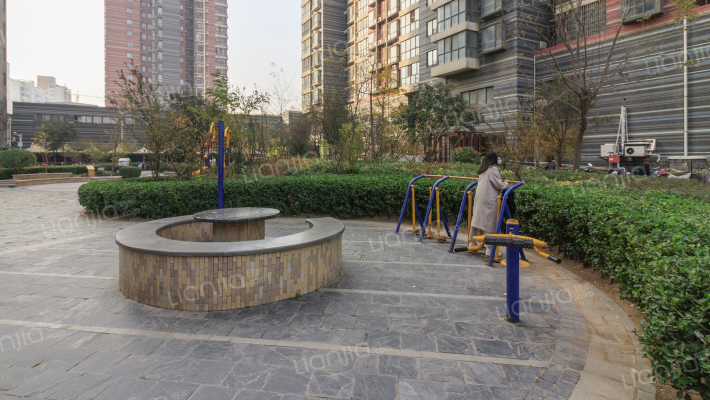 绿洲云顶外景图