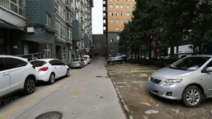 城墙花园外景图