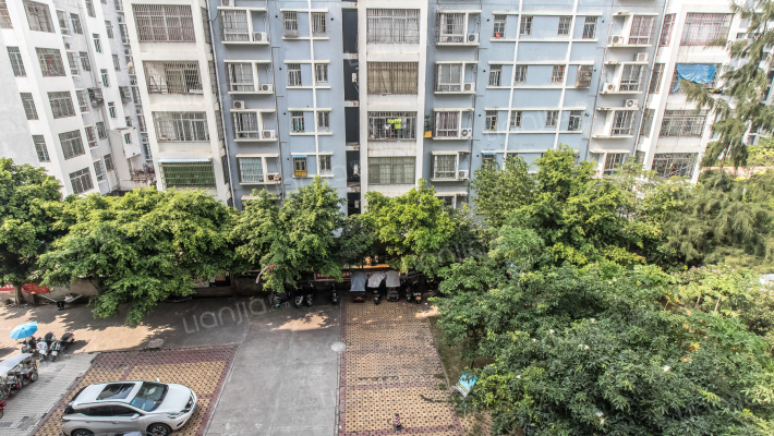 雄泰公寓外景图