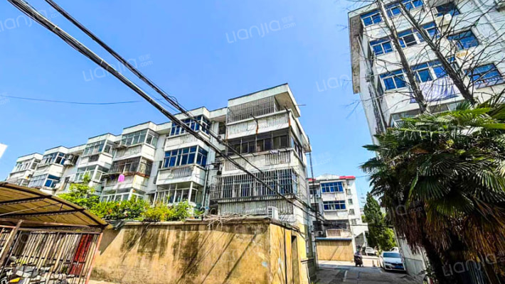 信息学院宿舍外景图