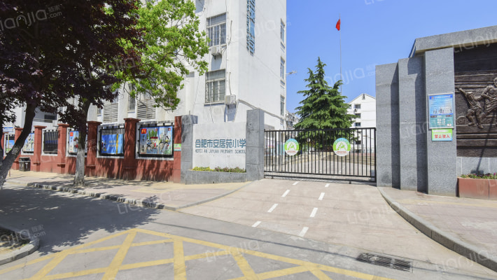 安居苑东村外景图