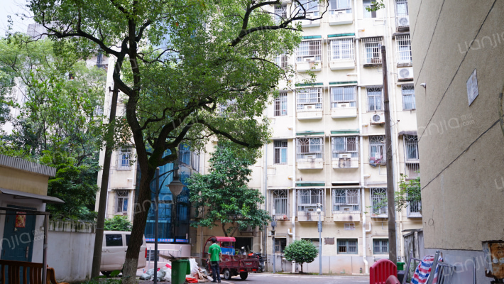 电大教师宿舍外景图