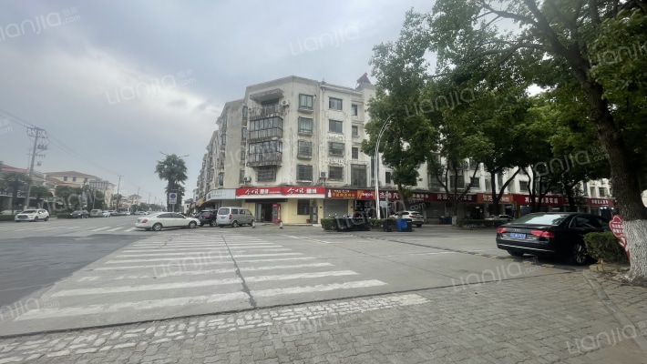 公园公寓外景图