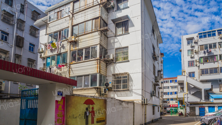 下坝西河边外景图