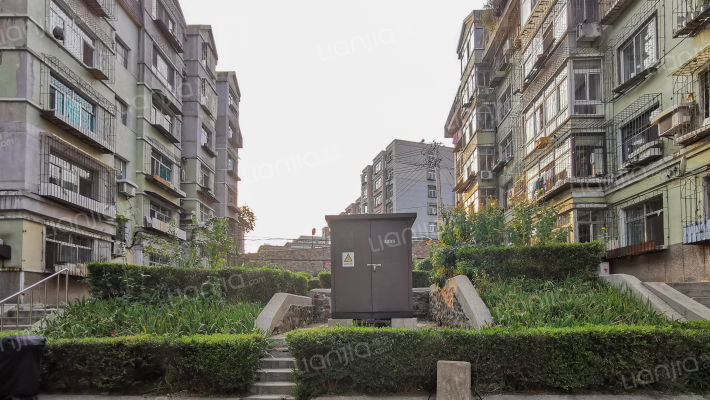 抱龙山庄外景图