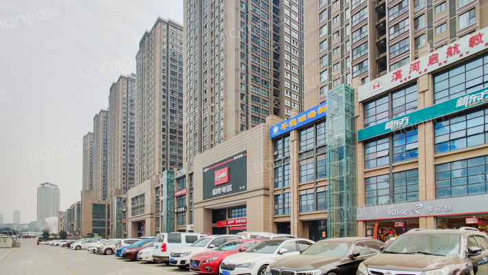 半坡国际广场外景图