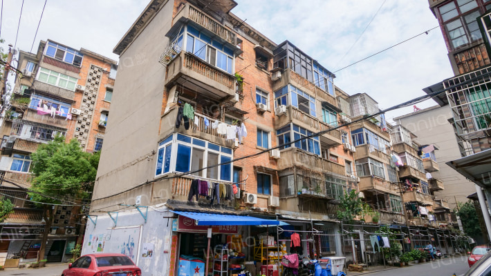 三波宿舍外景图