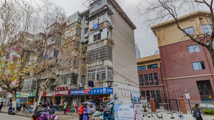 长三小宿舍外景图