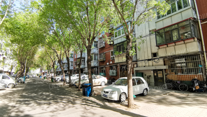 郁江西里外景图