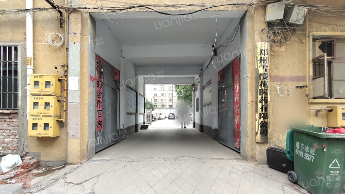 郑州雪樱花医药有限公司家属院外景图