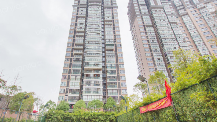 鸿城铂兰湾外景图