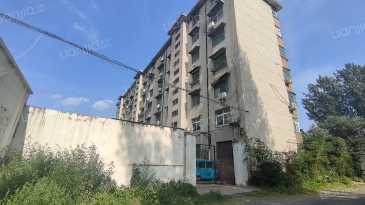 市机器制造厂住宅楼外景图