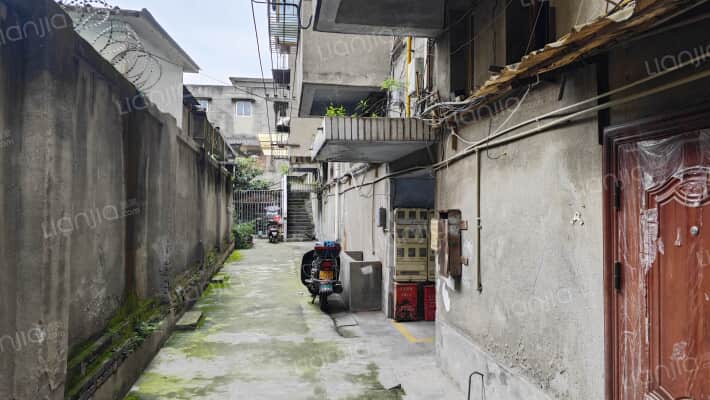 百货公司家属院外景图