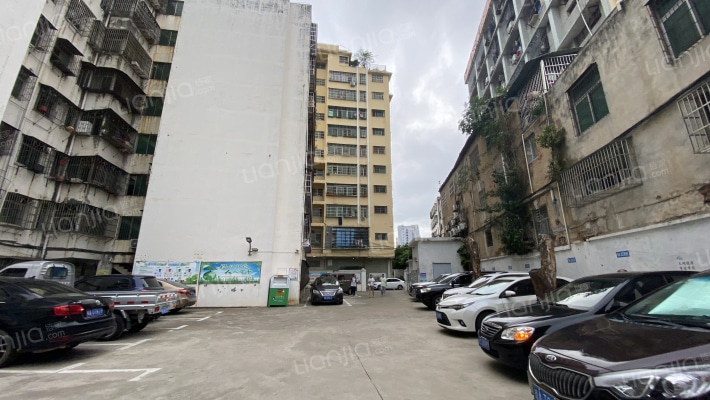 景华公寓外景图