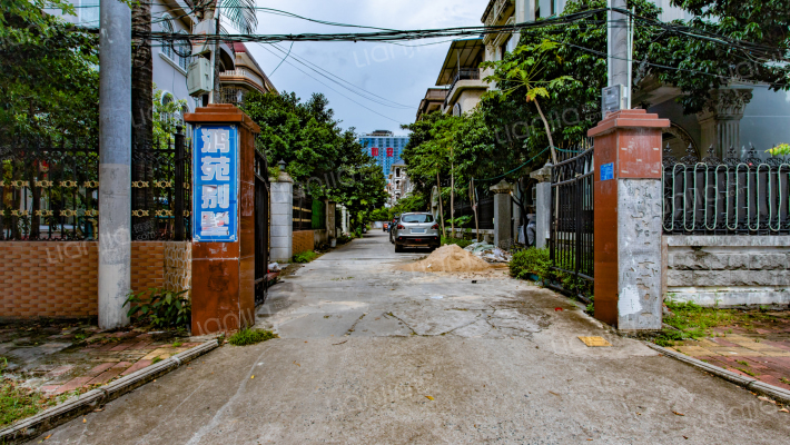 鸿苑别墅外景图