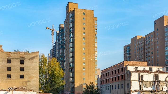 龙御名郡外景图