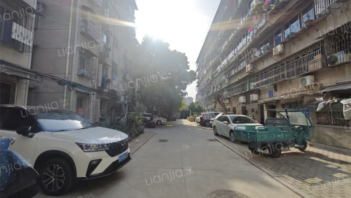 法院宿舍小区外景图