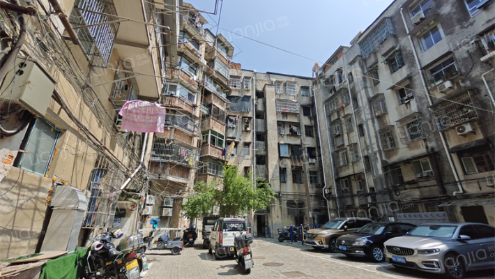 棋盘山路十七号大院外景图