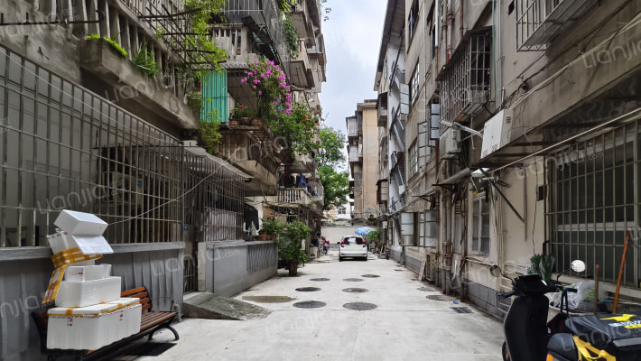 轻工纺宿舍外景图