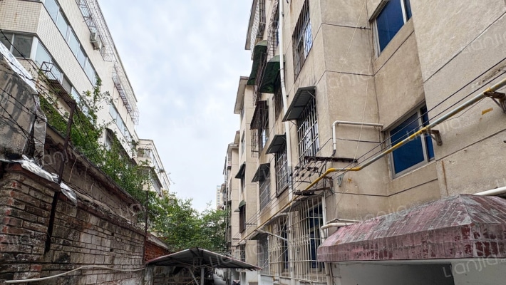 1财政局家属院外景图