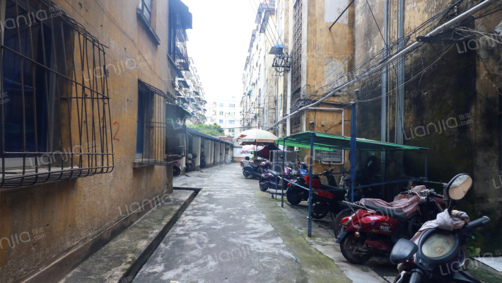 华西路52号院外景图