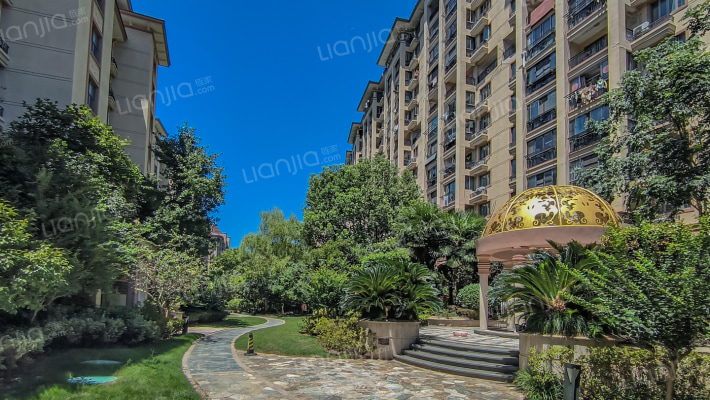 新明半岛雨径轩外景图