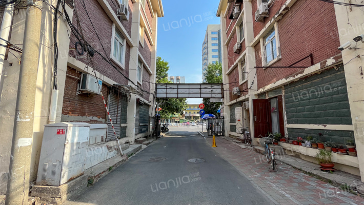 向阳东楼外景图