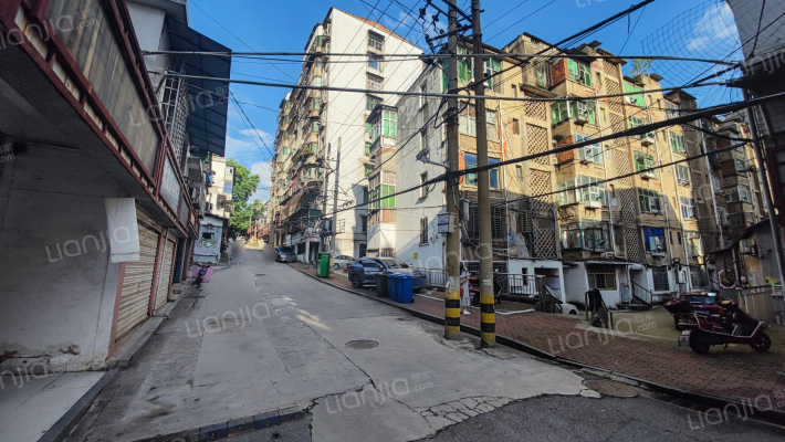 房产一小区外景图