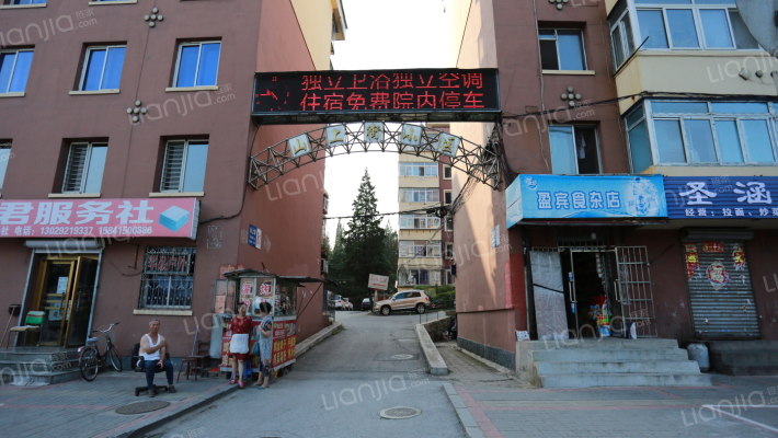 山上街小区外景图