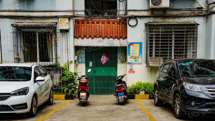 春景花苑外景图