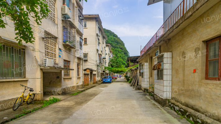 轮胎厂宿舍小区外景图