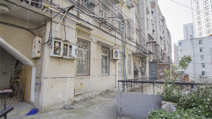 中药厂宿舍外景图