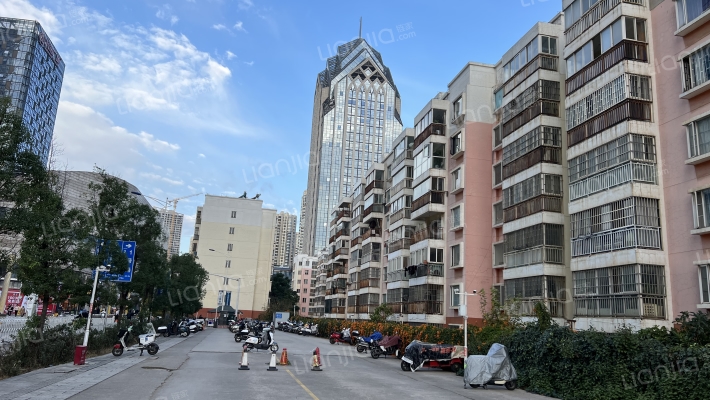 蓝光昆仑中心外景图