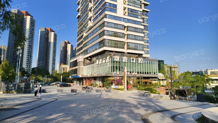 融堃彩云里外景图