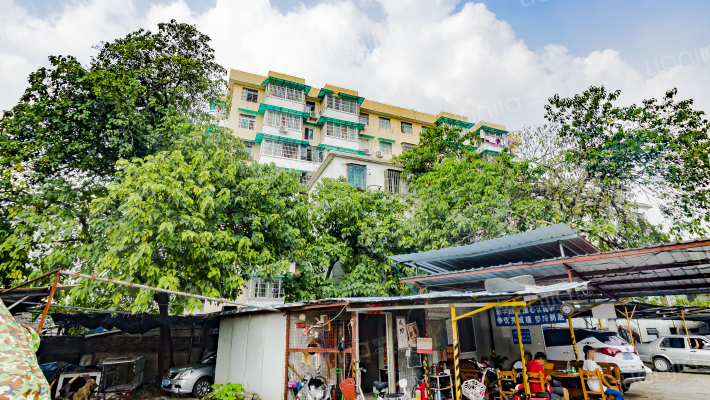 劬劳中学宿舍外景图
