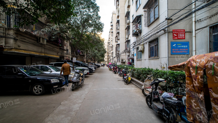 东三街北段5号院外景图