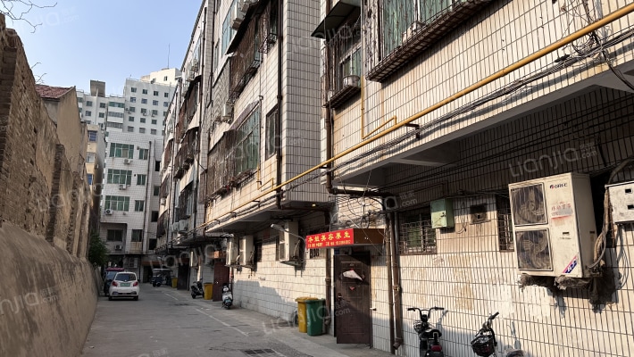 炎黄广场西侧小区外景图