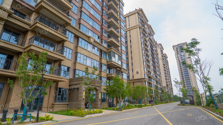 恒大云湖上郡外景图