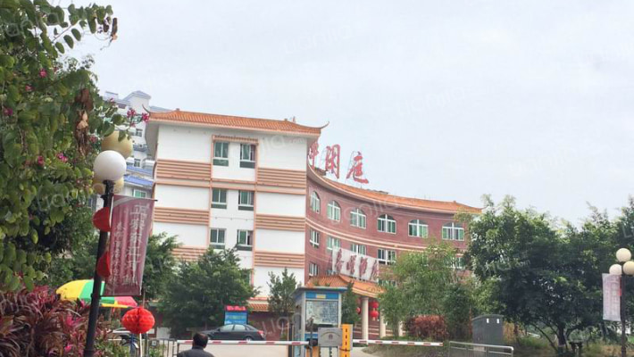 春晖闲庭外景图