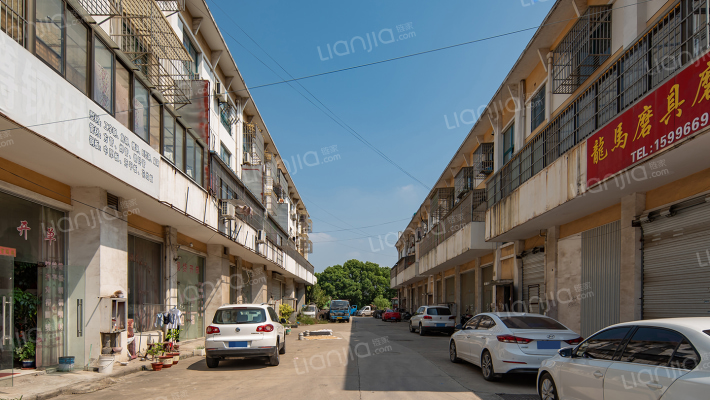 润佳建材城外景图