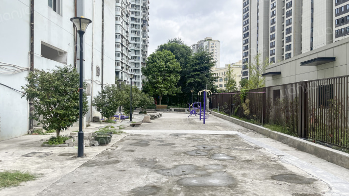 广龙大厦外景图